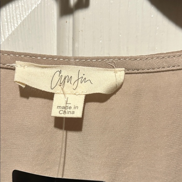 Women's Boutique Tan Silk Top - Picture 3 of 8